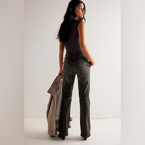 Free People We The Free Vector Moto Mid Rise Flare Jeans NWOT Black - Picture 5 of 6